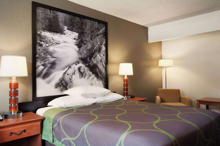 Bedroom 3, Super 8 by Wyndham Colorado Springs/Afa Area, El Paso