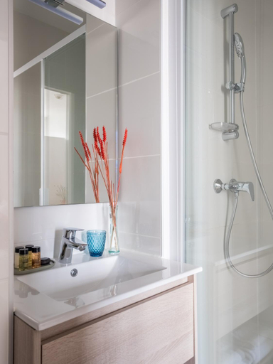 Bathroom 4, Hôtel De La Tour De Nesle, Charente-Maritime