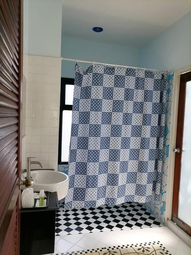 Bathroom 3, Baan Montra Beach Resort - Bankrut, Bang Saphan