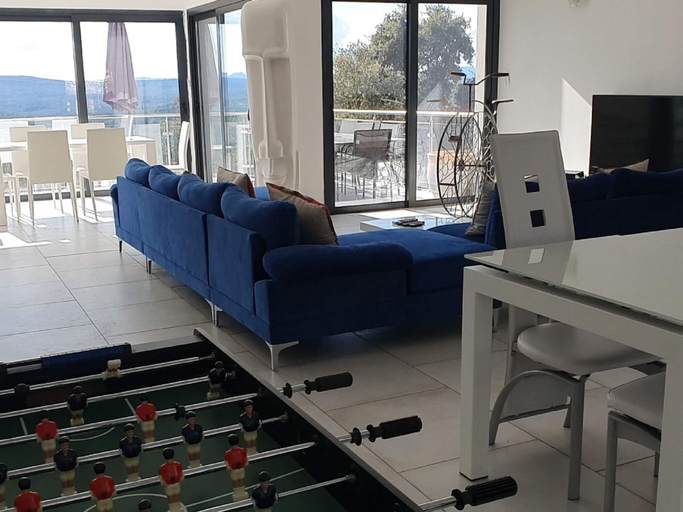 Others 5, Villa in Lorgues with Private Pool, Var