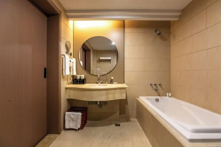 Bathroom 3, Tian Wai Tian International Hotel, Ningde
