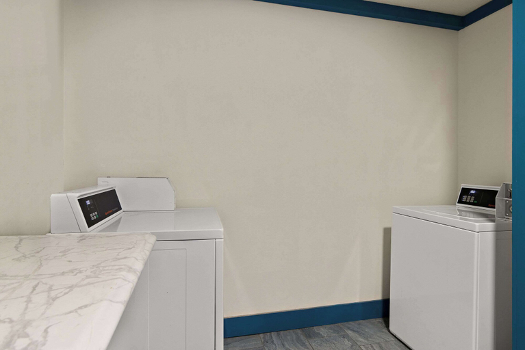 Bedroom 4, Clarion Pointe Bloomington – Normal near I-55 and University, McLean