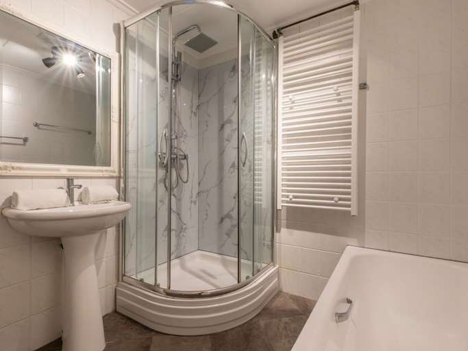 Bathroom 3, Welcoming Holiday Home With Garden, Veere