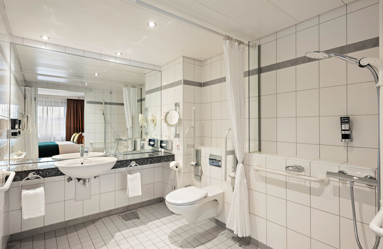 Bathroom 5, Leonardo Hotel Esslingen, Esslingen