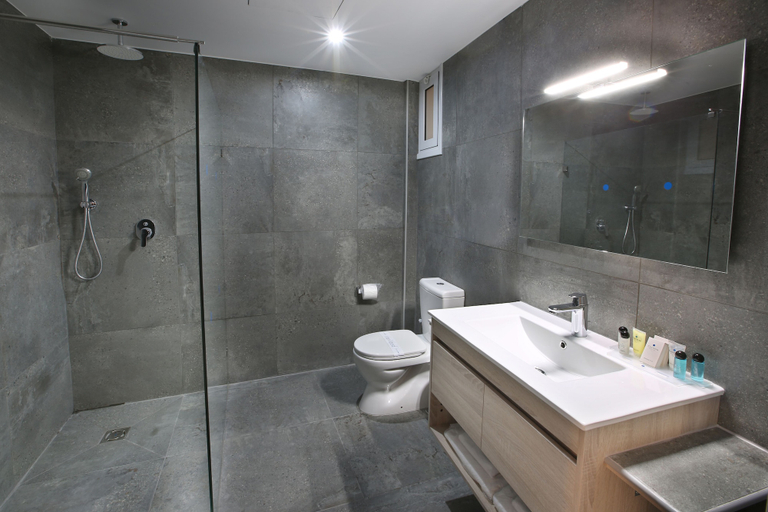Bathroom 4, Centrum Hotel