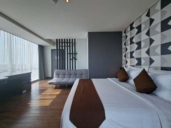 Bedroom 2, Luminor Hotel Jemursari By WH with The Best Breakfast in Town and Located Near Surabaya Industrial Estate Rungkut SIER, Surabaya