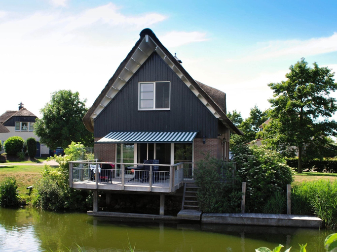 Exterior 4, Thatched-roof villa near the IJsselmeer, Wûnseradiel