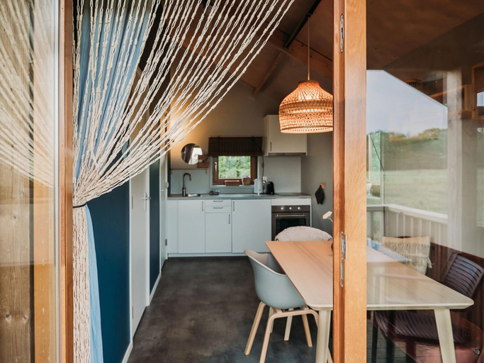 Others 5, Wellness Lodge in Dutch Meadows With Hot Tub, De Wolden