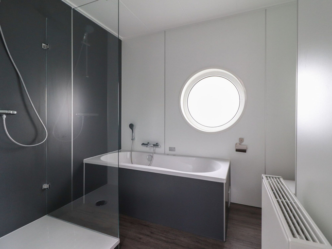 Bathroom 3, Beautiful Holiday Home With hot tub, Wûnseradiel