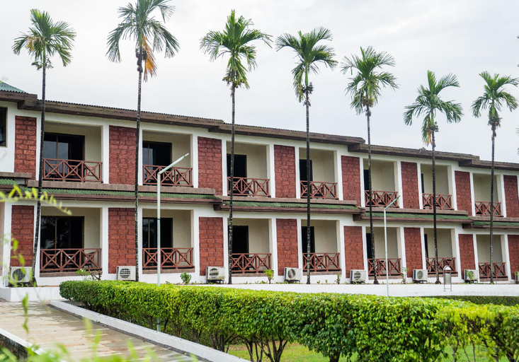 Exterior & Views