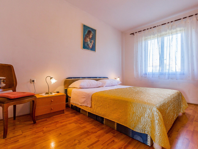 Room 3, Spacious Apartment With Large Covered Terrace, Medulin