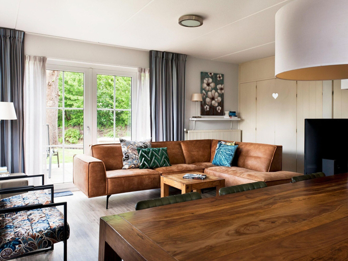 Living area 3, Bungalow in Friesland With Private Spa & Sloop, Tytsjerksteradiel