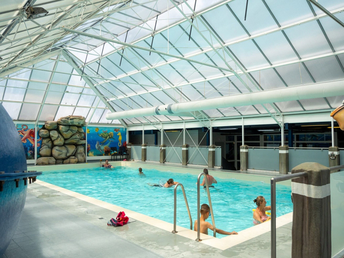 Others 2, Chalet in Friesland With Play Area, Tytsjerksteradiel