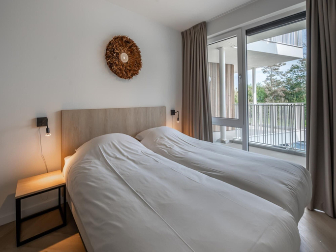 Room 2, Apartment in Zeeland With Marina and Views, Middelburg