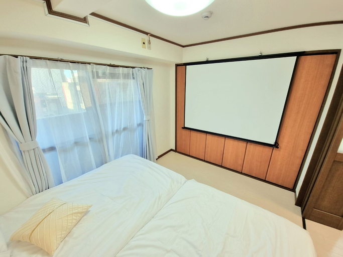 Bedroom 2, Royal Plaza Daikoku, Osaka