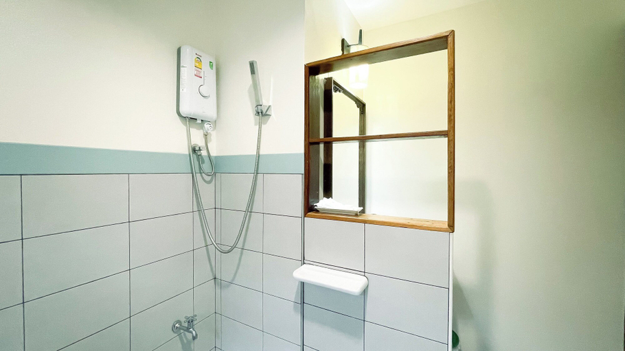 Bathroom 4, Rimsira, Pathiu