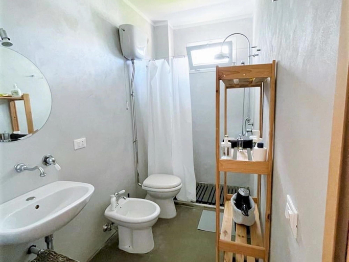 Bathroom 2, House in Sicily Near Ortigia & Beaches, Syracuse