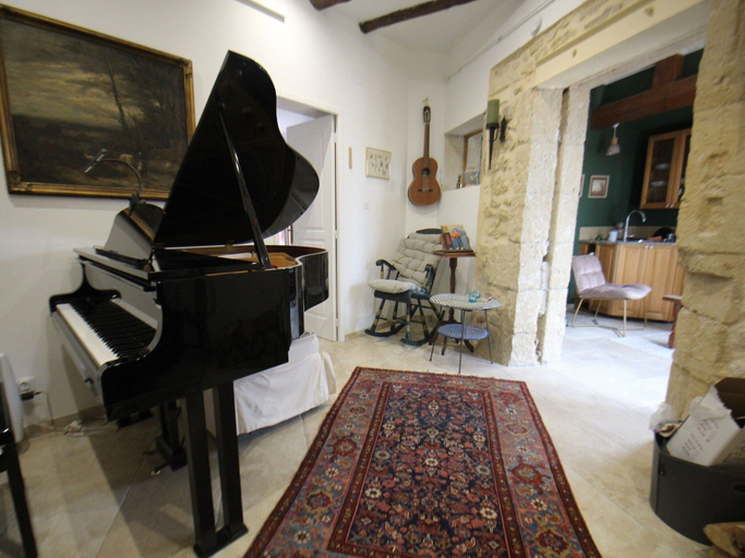 Others 5, Scenic villa with View of the Gardon River, Gard