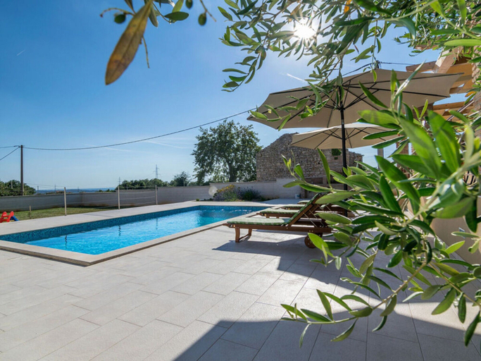 Pool 4, Villa Monteci Comfortable Holiday Residence, Vodnjan