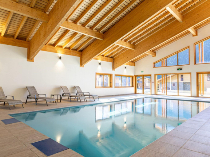 Pool 4, Apartment in France Near Scenic Mountains, Haute-Savoie