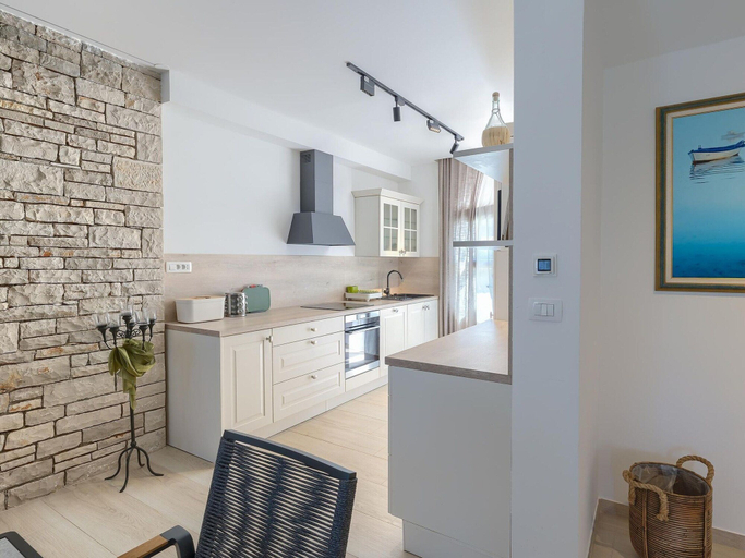Private kitchen 5, Lovely Villa With Swimming Pool and Terrace, Marčana