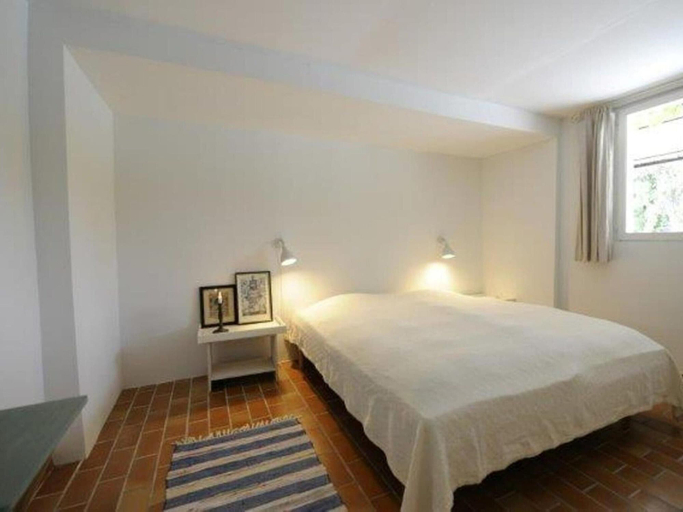 Room 2, Holiday Home in Lorgues With Private Pool, Var