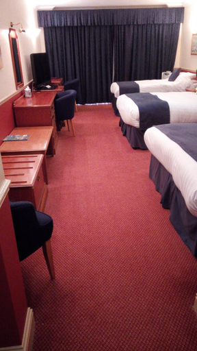 Bedroom 2, London Beach Country Hotel & Golf Club, Kent