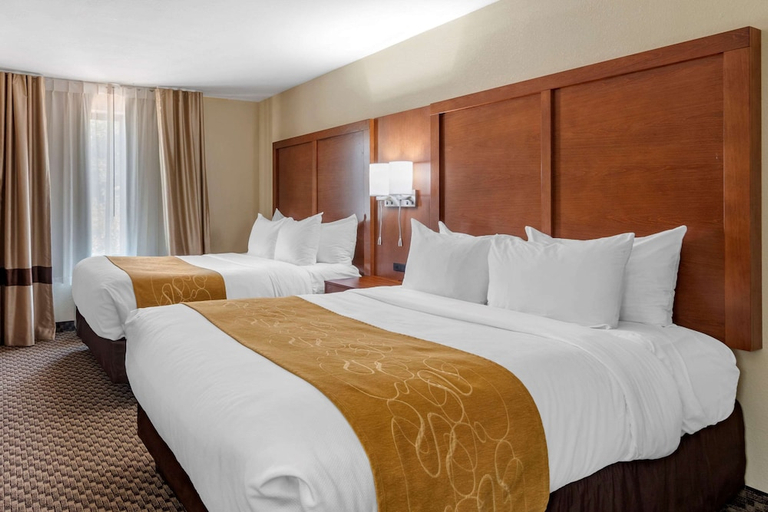 Bedroom 3, Comfort Suites Manhattan, Riley