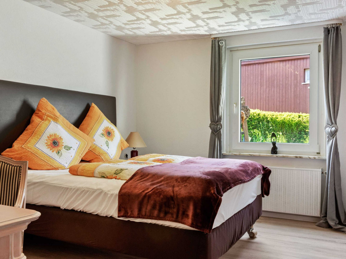 Bedroom 4, Charming Apartment Near the Forest and River, Goslar