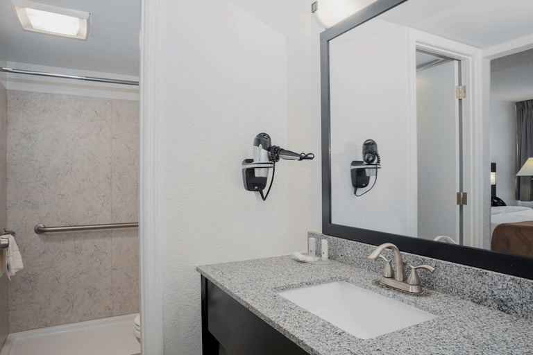 Bathroom 4, Quality Inn South Miami, Miami-Dade