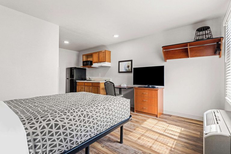 Bedroom 2, WoodSpring Suites Tulsa, Tulsa