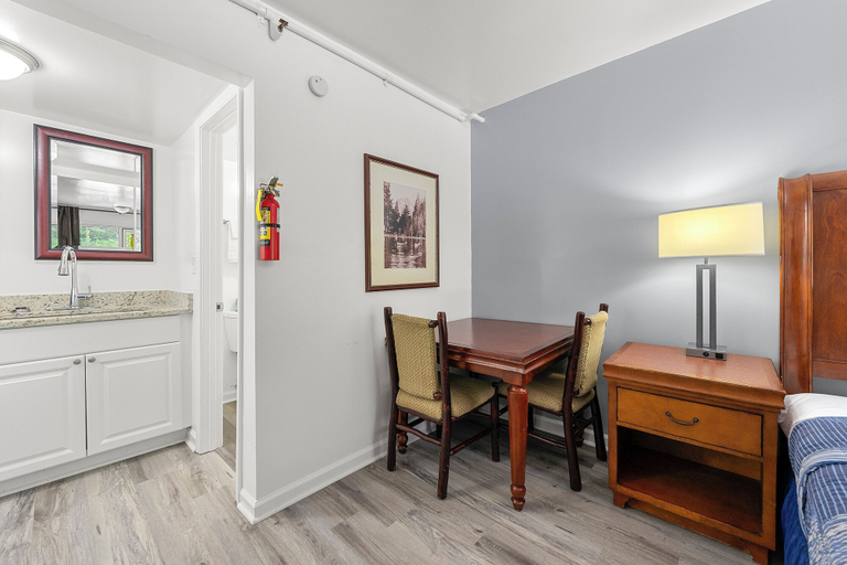 Others 5, Budgetel Inn and Suites, Fulton