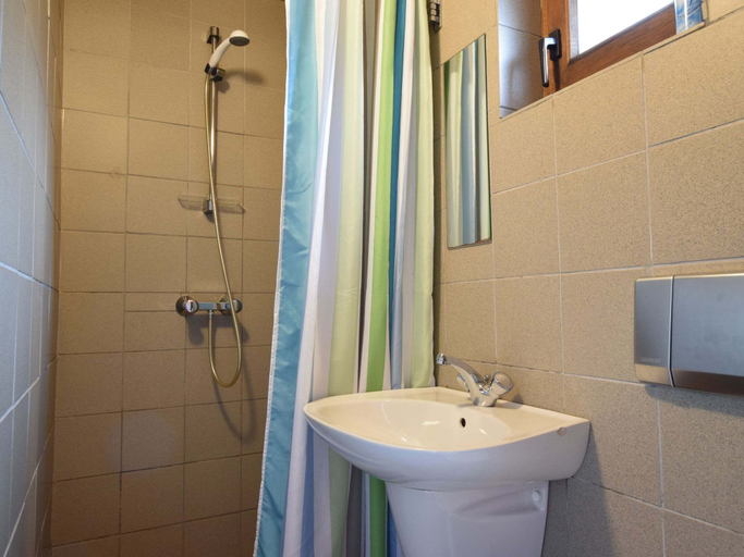 Bathroom 3, Peaceful Holiday Home in Houffalize With Fireplace, Luxembourg