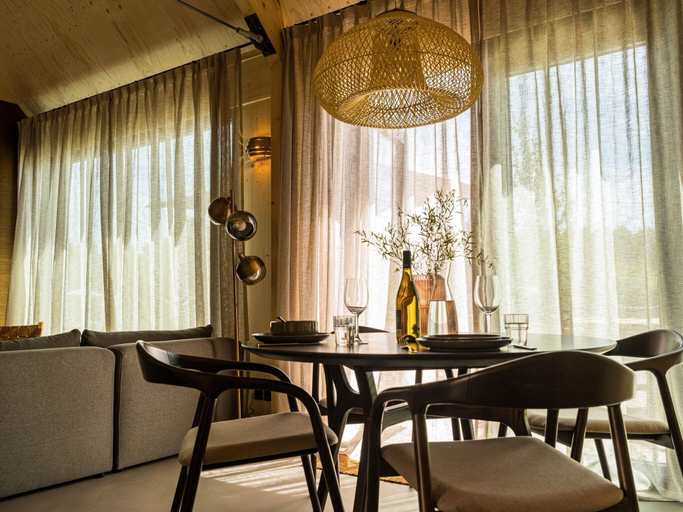 Dining 3, Holiday Home in Achterhoek With Pool & Sauna, Hengelo