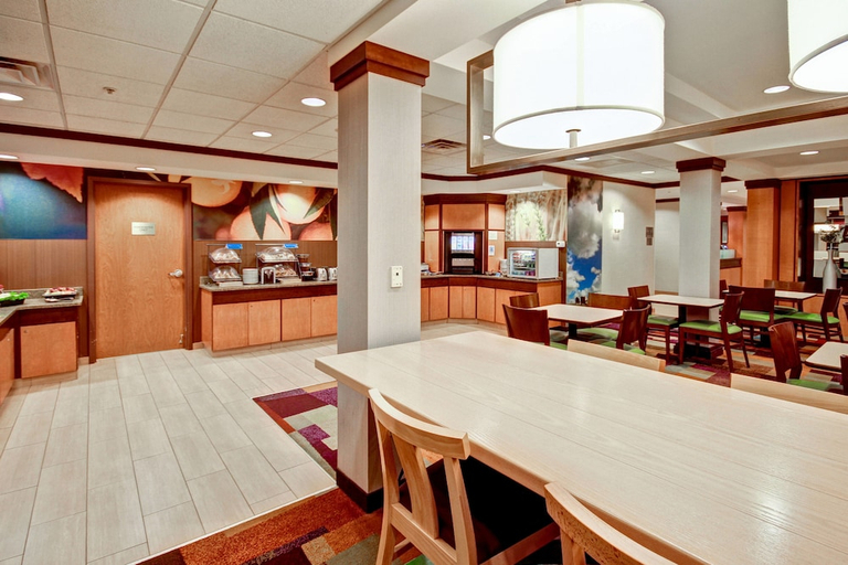 Food & Drinks 4, Fairfield Inn Suites Saratoga Malta, Saratoga