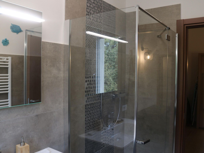 Bathroom 5, Apartment in Cola Near Thermal Park & Lake, Verona