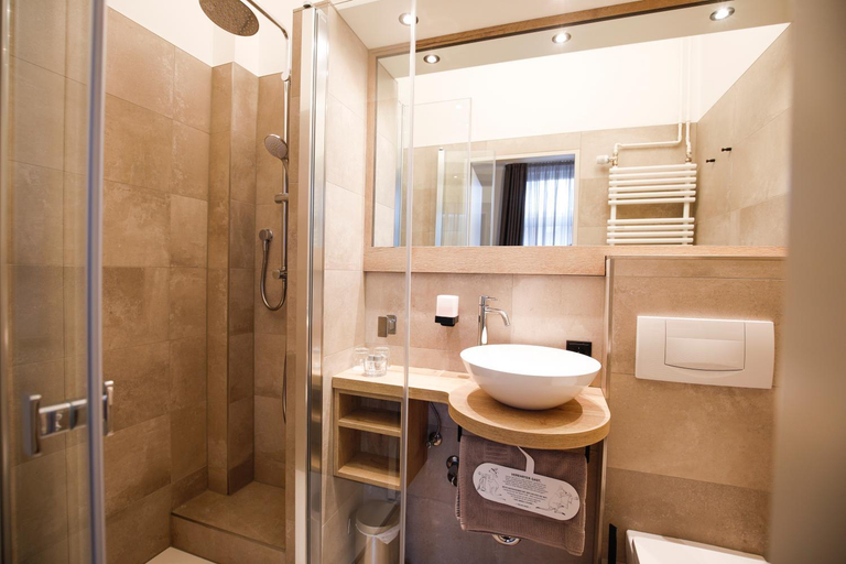 Bathroom 3, Hotel Restaurant Zur Linde, Ammerland