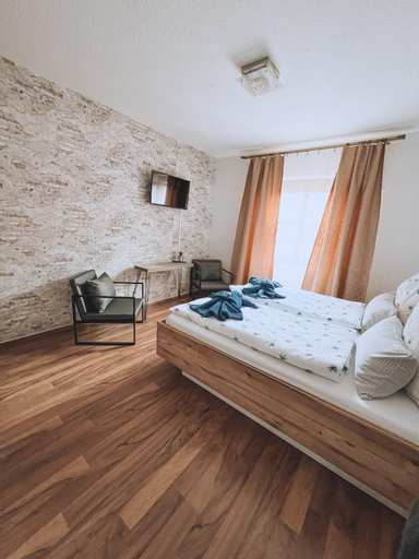 Bedroom, Landhotel "Schwarzach am Main", Kitzingen