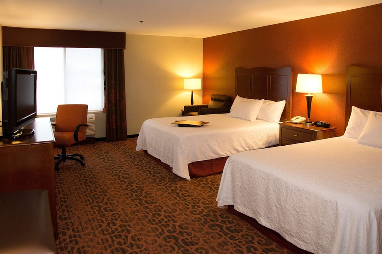 Bedroom 3, Hampton Inn Medford, Jackson