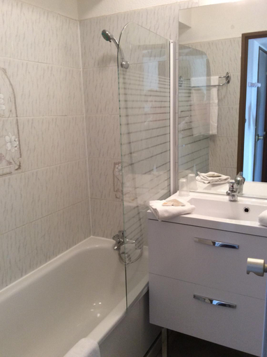 Bathroom 3, Appart'hotel Goelia Sun City, Hérault
