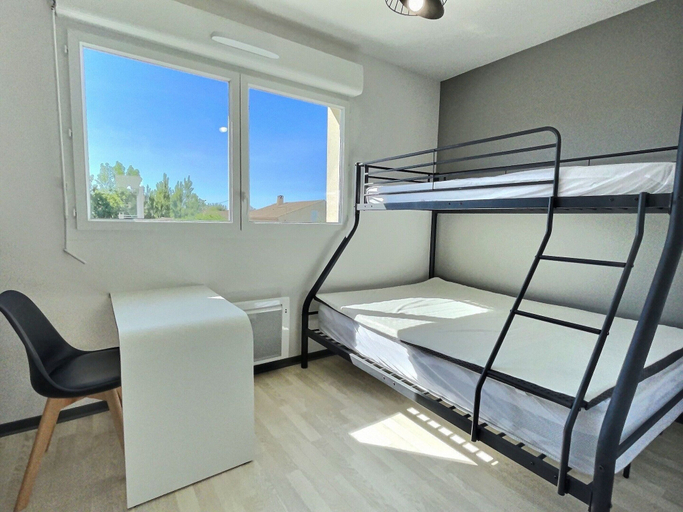 Bedroom 2, Sunny Villa Stay in Serignan, Hérault