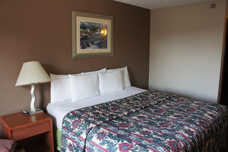 Bedroom 2, Coratel Inn and Suites Maple Grove, Hennepin