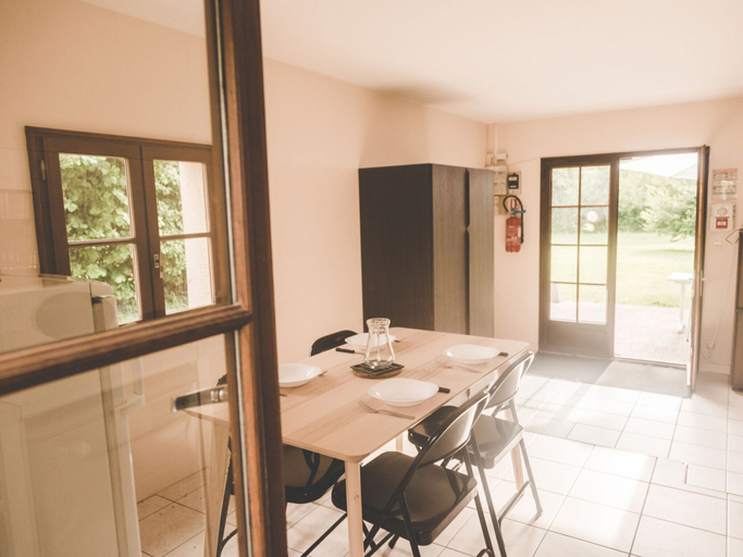 Dining 3, Modern Holiday Home With Dishwasher, Vienne