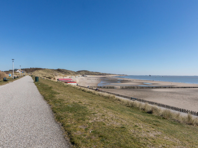 Others 5, Zoutelande Retreat by Sea, Veere