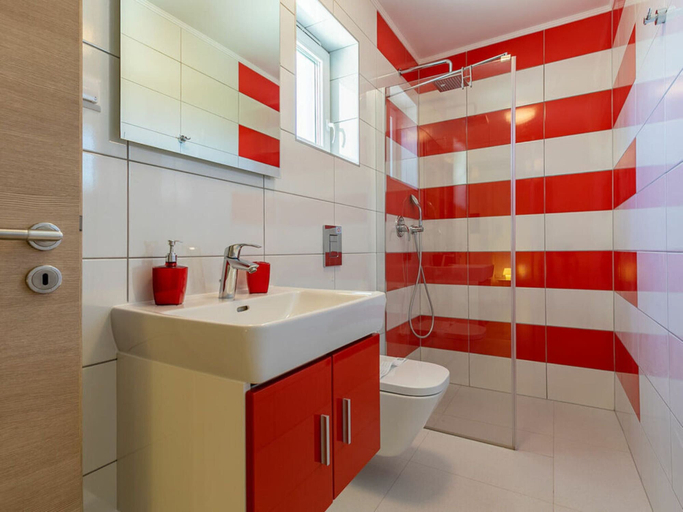 Bathroom 5, Villa Stefanja Comfortable Holiday Residence, Vodnjan