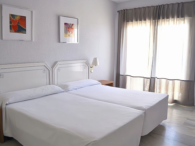 Room 3, Apartment in Benalmadena Near Beach, Málaga