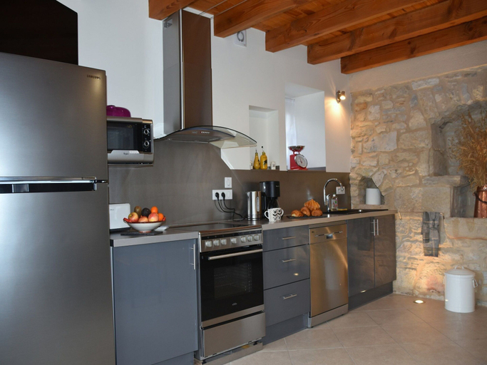 Private kitchen 2, Cozy Holiday Home in Rudelle, Lot
