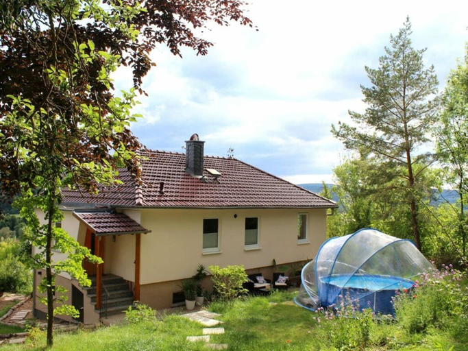 Exterior 2, Under the District Administrator's Mountain, Wartburgkreis