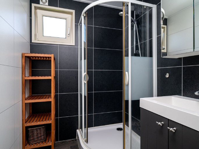 Bathroom, Beautiful Chalet With Sauna and Right on the Water, Boarnsterhim