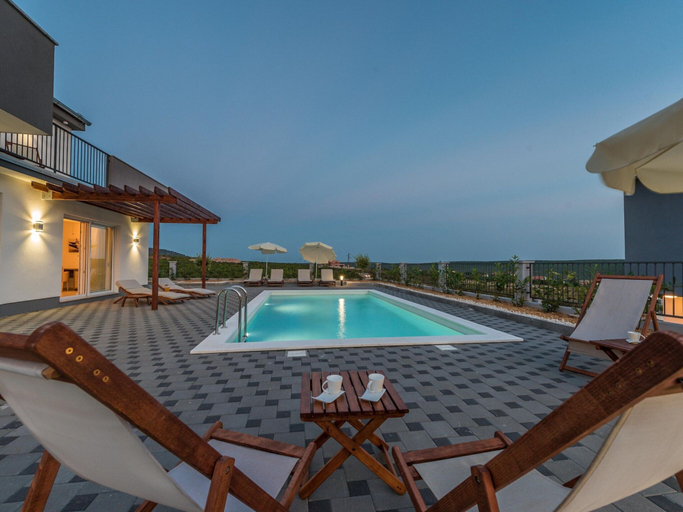 Pool 2, Apartment in Croatia Near Adriatic Coast, Sukošan